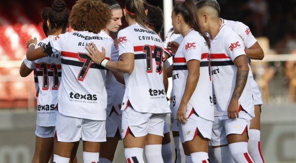 Após empate sem gols, o Tricolor levou a melhor sobre o Timão nos pênaltis por 4 a 3 e conquistou o título da Supercopa Feminina neste sábado (15)