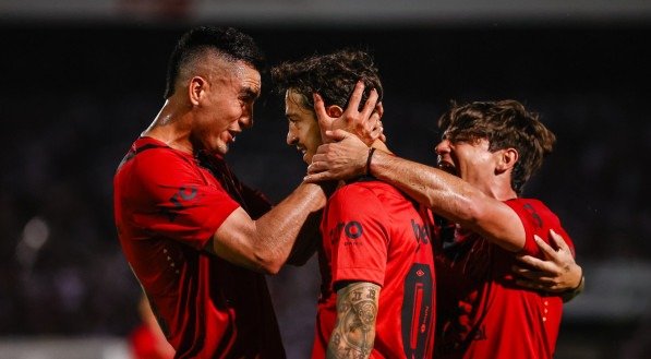 Fabricio Domínguez celebra gol marcado pelo Sport diante do Santa Cruz pela semifinal do Campeonato Pernambucano