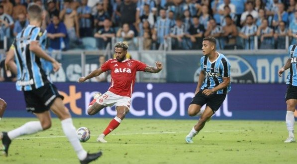 Atacante soma quatro vitórias e um empate em cinco duelos contra os gremistas