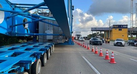 Transformador chegou no posto da PRF de Igarassu por volta das 16h30 deste domingo (16), concluído o segundo dia de viagem
