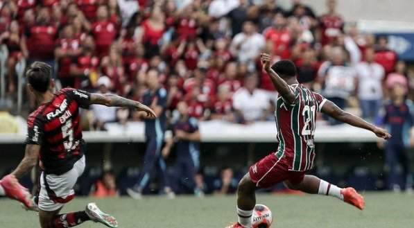 Fluminense teve uma atuação abaixo na primeira etapa, com apenas um chute a gol e muito espaço cedido ao rubro-negro.