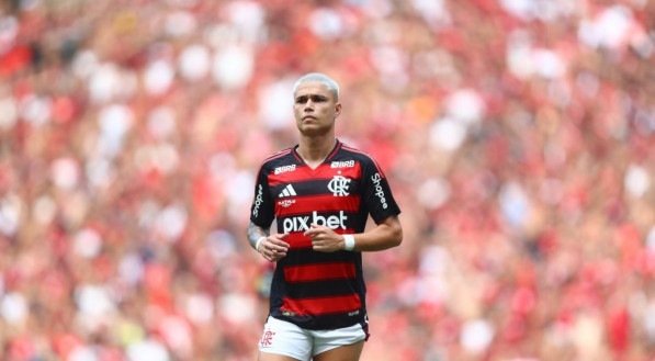 Após a partida, Luiz Araújo, um dos personagens da decisão, rebateu declarações do técnico tricolor, Mano Menezes, e explicou o gesto em que abaixou o meião para mostrar a tatuagem do troféu da Copa do Brasil na perna,