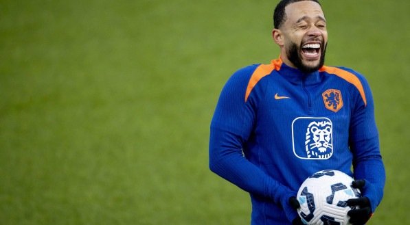 Memphis Depay durante treino pela Holanda