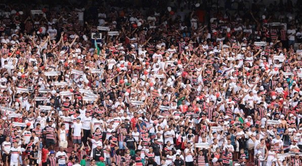 Torcida do Santa Cruz marcando presença no Estádio do Arruda