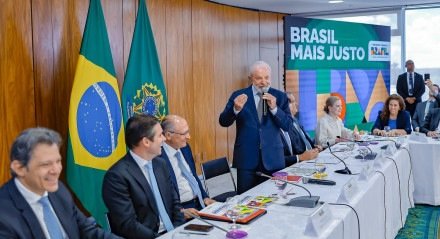 Lula da Silva, durante reunião  Anúncio do Envio do Projeto de Lei de Ampliação da Isenção do Imposto de Renda.