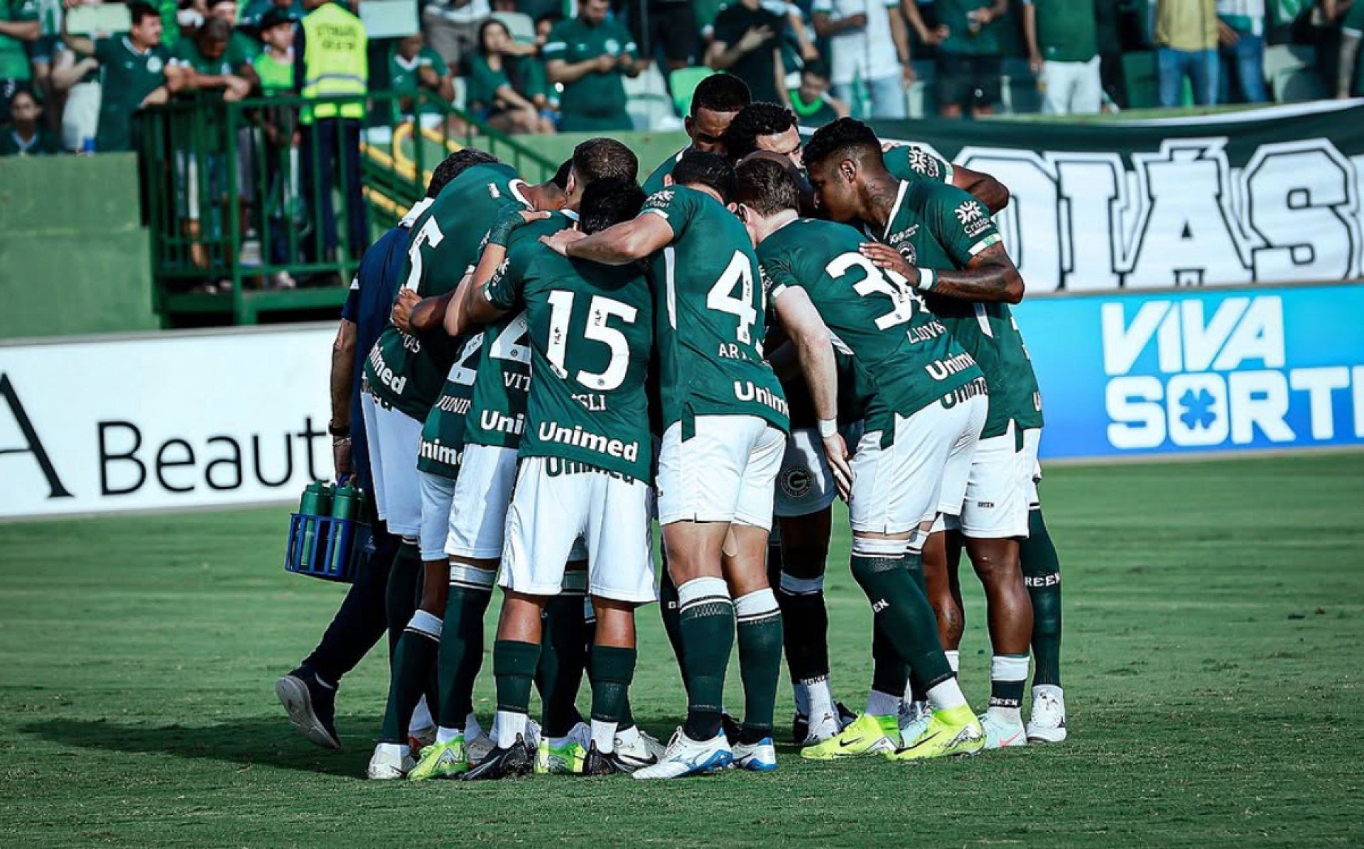 Goiás x Operário: onde assistir ao vivo, horário e escalações