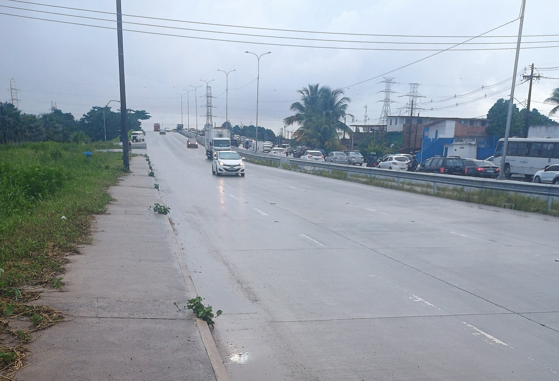 Leitor enviou foto para mostrar, segundo ele, ausência de sinalização de trânsito adequada no Recife
