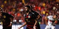 João Silva celebra gol marcado pelo Sport diante do Santa Cruz pela semifinal do Campeonato Pernambucano
