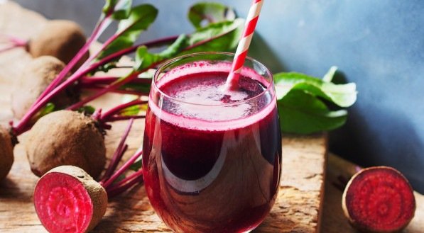 Suco de Beterraba com Morango para emagrecer no café da manhã