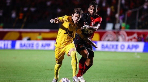 Lance do jogo entre Vitória x Sport pela 6ª rodada da Copa do Nordeste