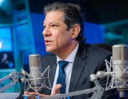 Hostilidade dos EUA contra o Brasil tem finalidade de reabilitar a extrema-direita, diz Haddad