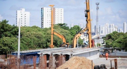 Imagem das obras na Ponte Júlia Santiago