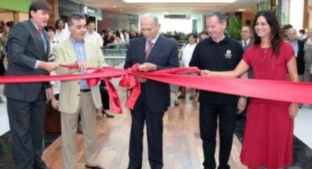 Eugênio Agostini ao lado de Ione Costa e o empresário Reginaldo Paes Mendonça.