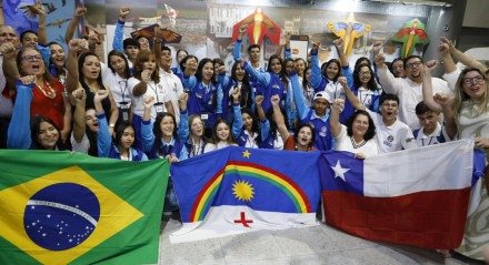 Estudantes embarcam para intercâmbio pelo Programa Ganhe o Mundo