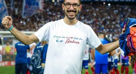 No momento em que os jogadores levantavam o troféu do Campeonato Baiano, o elenco Tricolor gritou o nome de Bruno Queiroz, assessor do Esquadrão que morreu após ser vítima de um câncer, no início deste ano.