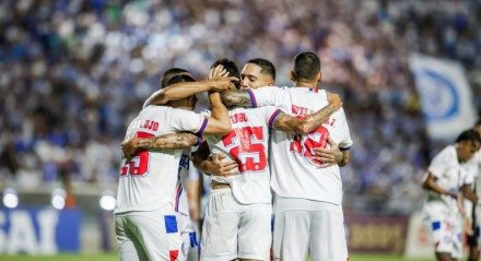 O Bahia conquistou o seu 51º título do Baianão, após empatar com o Vitória em 1x1, no Barradão, na tarde deste domingo (23). O resultado favoreceu o Tricolor, já que o time havia triunfado no primeiro confronto por 2x0.