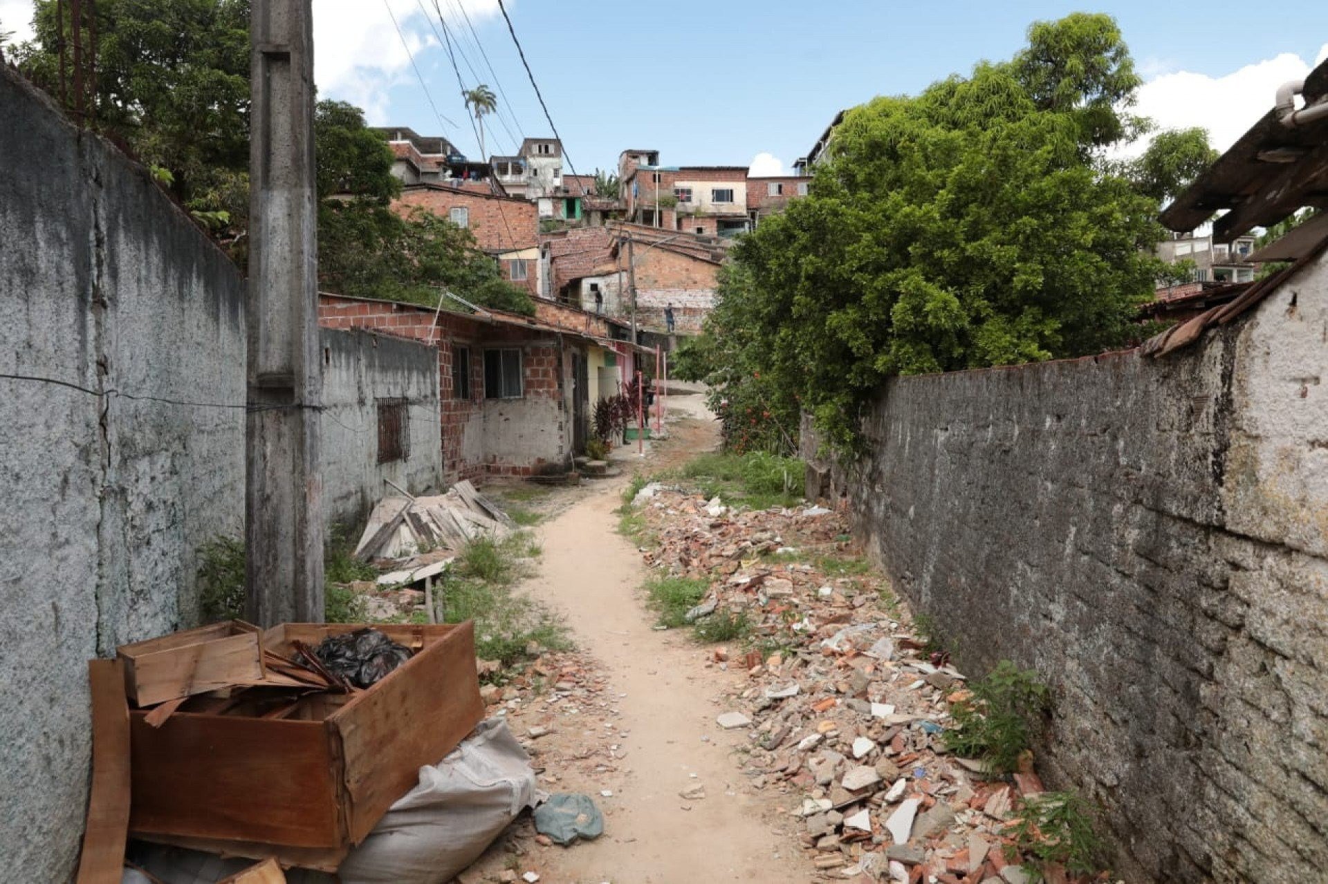 Imagem de área onde homem foi assassinado a tiros no Beco do Passarinho, no Cabo de Santo Agostinho