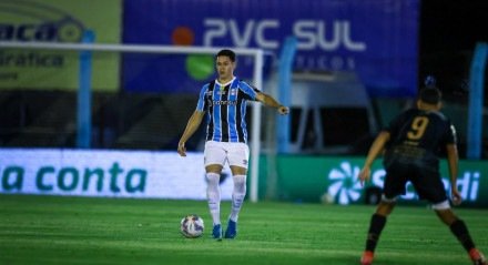 O jogador de 23 anos abre mão de permanecer no Grêmio para poder atuar em uma equipe em que receba mais minutos dentro de campo.