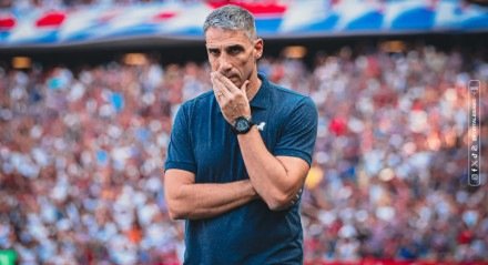 Treinador comenta sobre expulsões nos dois jogos da final e pediu apoio da torcida para reverter momento vivido pelo clube.