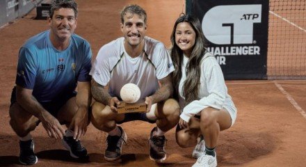 Tenista fez sua estreia como atleta da ADK Tennis e faturou primeiro título em quase dois anos com a companhia do técnico Franco Ferreiro
