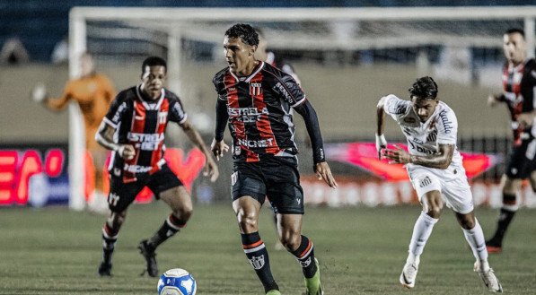 O jogador de 20 anos se destacou na temporada passada, mas neste ano ficou no banco de reservas e entrou em campo apenas por 2 minutos no Paulistão.