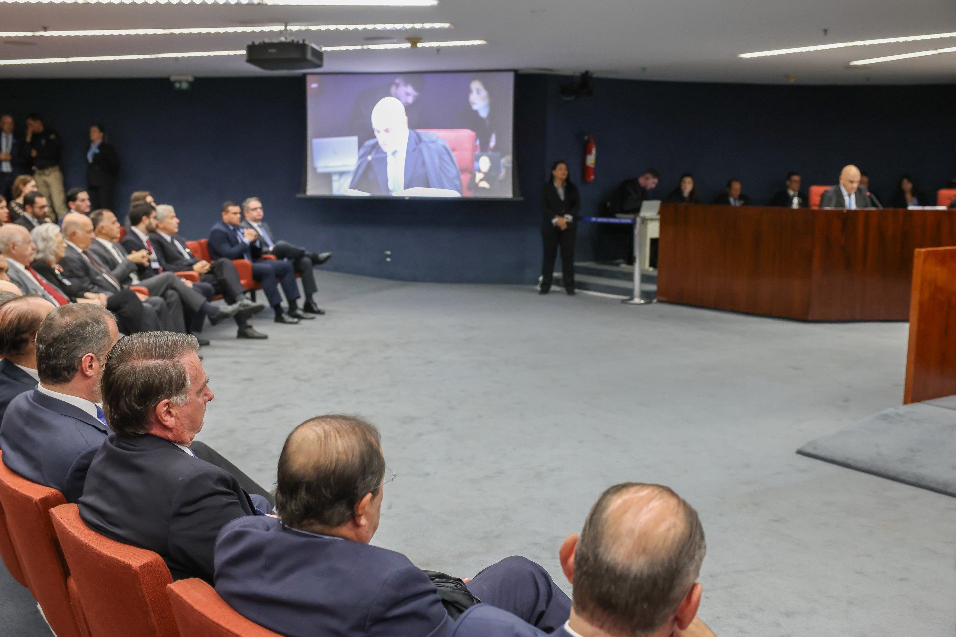 Foto da capa: Cena Política