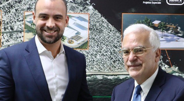 O secretário de Desenvolvimento Econômico do Recife, Carlos Andrade Lima, recebe Vasilios Philippou, embaixador da República de Chipre