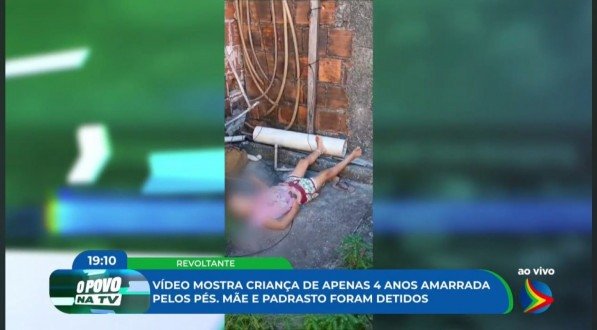 Imagem de criança encontrada amarrada no quintal de casa em Goiana. Mãe e padrasto são foram presos em flagrante