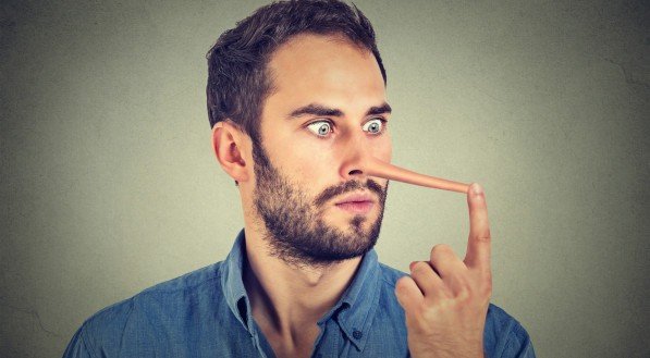 Imagem de homem com nariz grande como o do Pin&oacute;quio. Saiba por que 1&ordm; de abril &eacute; o dia da mentira.