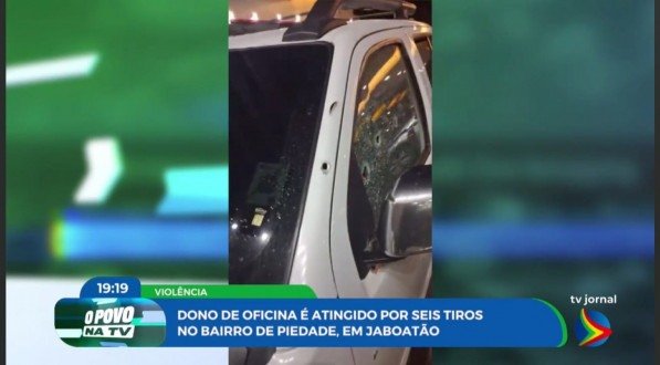Imagem de carro com marcas de tiro