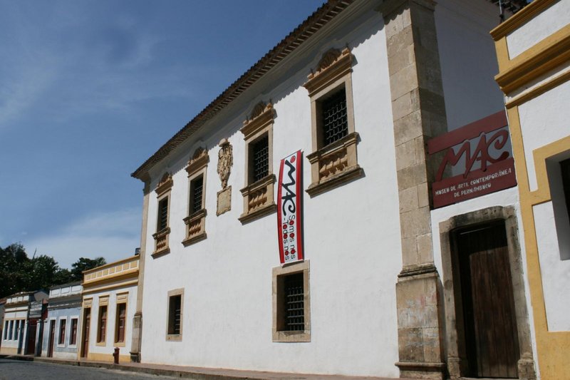 Imagem da fachada do Museu de Arte Contemporânea de Pernambuco