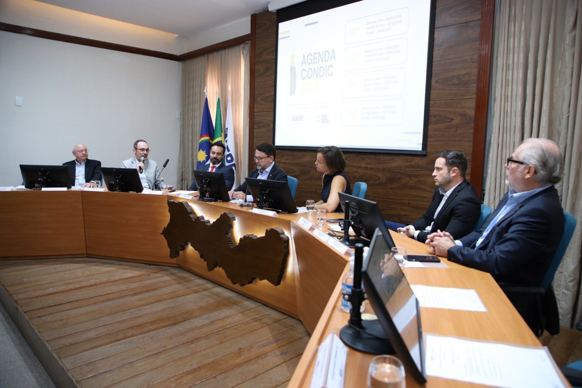Foto da capa: Economia