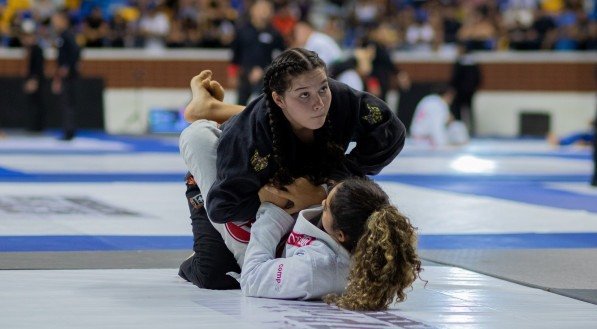 Embate feminino de Jiu-Jitsu