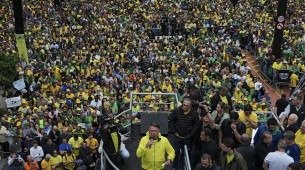 Bolsonaro durante ato na Avenida Paulista contra condenação de envolvidos nos ataques de 8 de janeiro