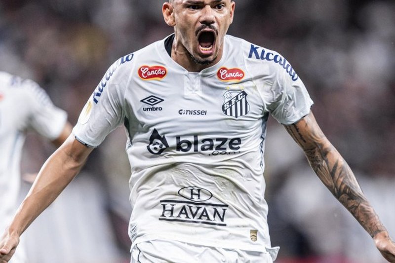 Tiquinho Soares, atacante do Santos
