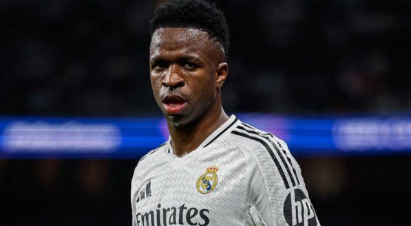 Vinicius Júnior concentrado para jogo do Real Madrid
