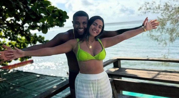 Imagem de Davi Brito com a namorada, Adriana Paula
