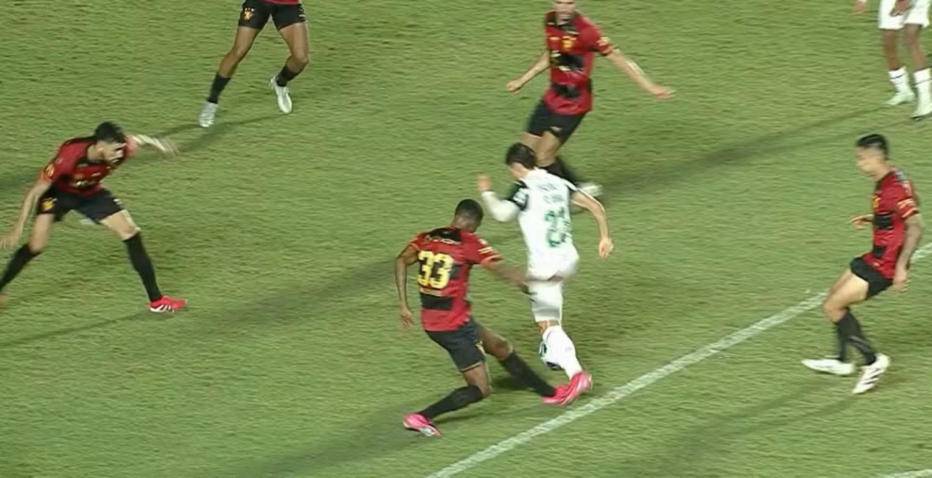 Comissão de arbitragem da CBF divulgou parecer técnico da CCEI referente a partida entre as duas equipes citadas, que aconteceu no último domingo.
