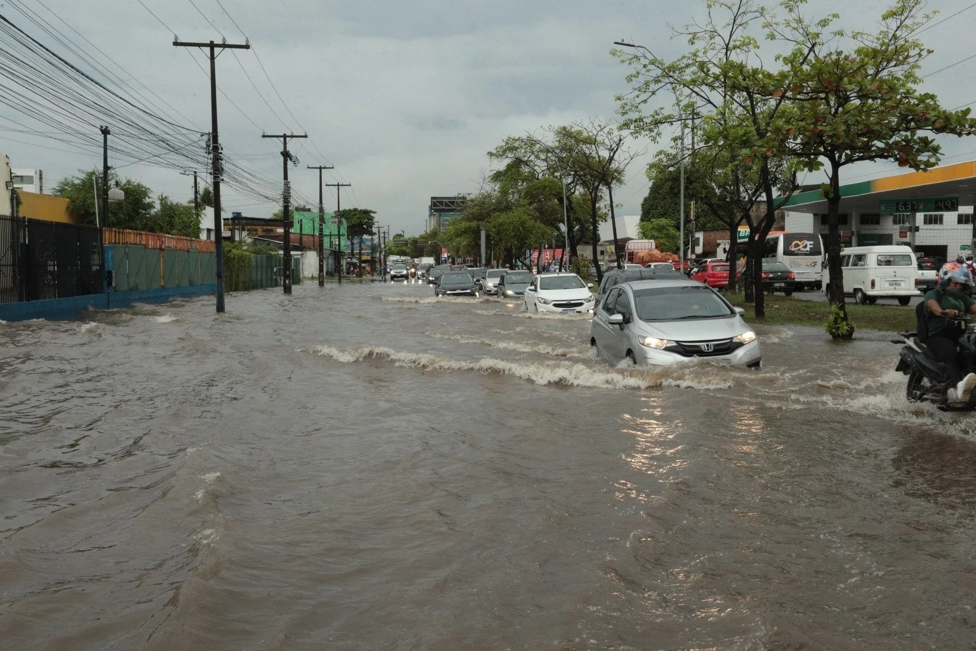 Chuvas: Recife renova 'estágio de atenção' para esta quinta-feira (15); orientação é evitar deslocamentos