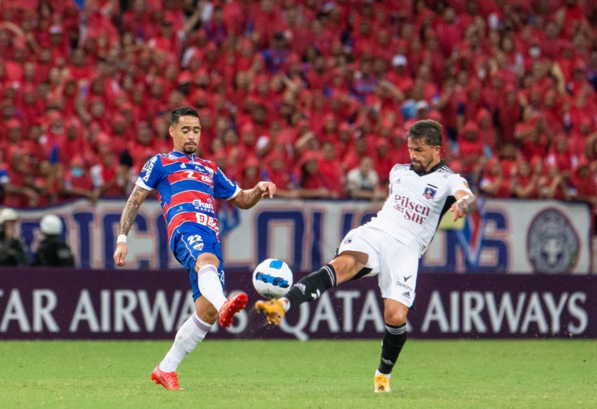 Fortaleza e Colo-Colo se enfrentam em busca da primeira vitória na Libertadores 2025