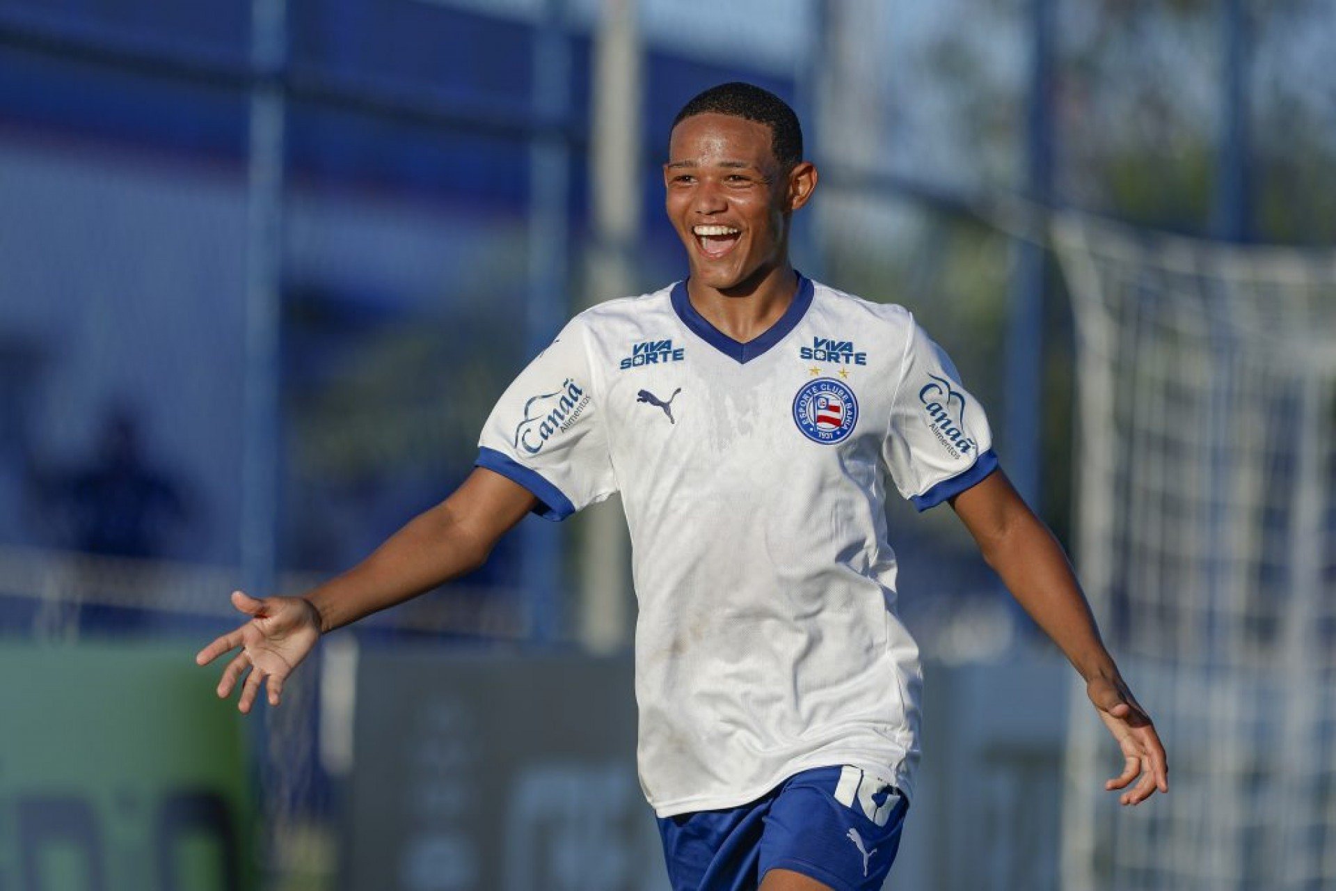 Em tarde inspirada, o Bahia vence o Vasco de virada por 5 a 1 pela 5ª rodada do Brasileirão Sub-20 e sobe para a 11ª colocação na tabela.