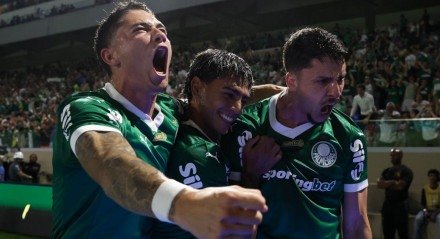 Joaquín Piquerez comemora primeiro gol pelo Palmeiras