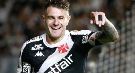 Vegetti celebra gol pelo Vasco da Gama contra o Sport