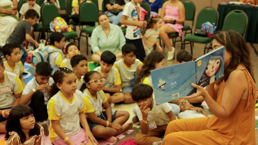 Crianças e histórias na Bienal do Livro cearense