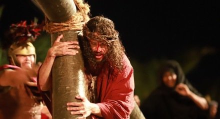 Mais de 10 mil pessoas compareceram à noite de estreia da Paixão de Cristo de Nova Jerusalém