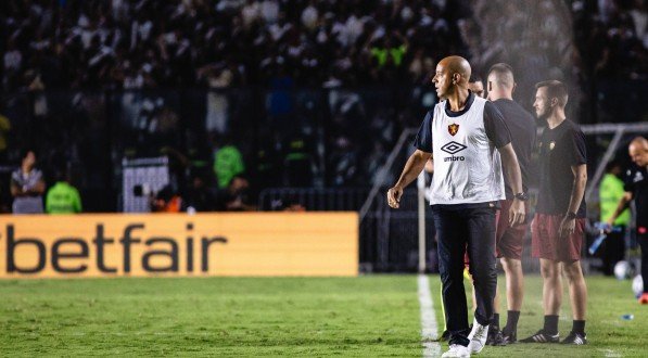 Pepa na beira do campo do jogo entre Vasco x Sport pela 3ª rodada do Brasileirão