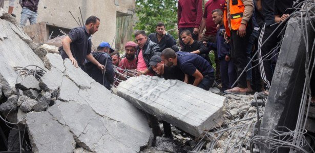 Ataque israelense destrói parte de hospital em Gaza Ataque israelense destrói parte de hospital em Gaza