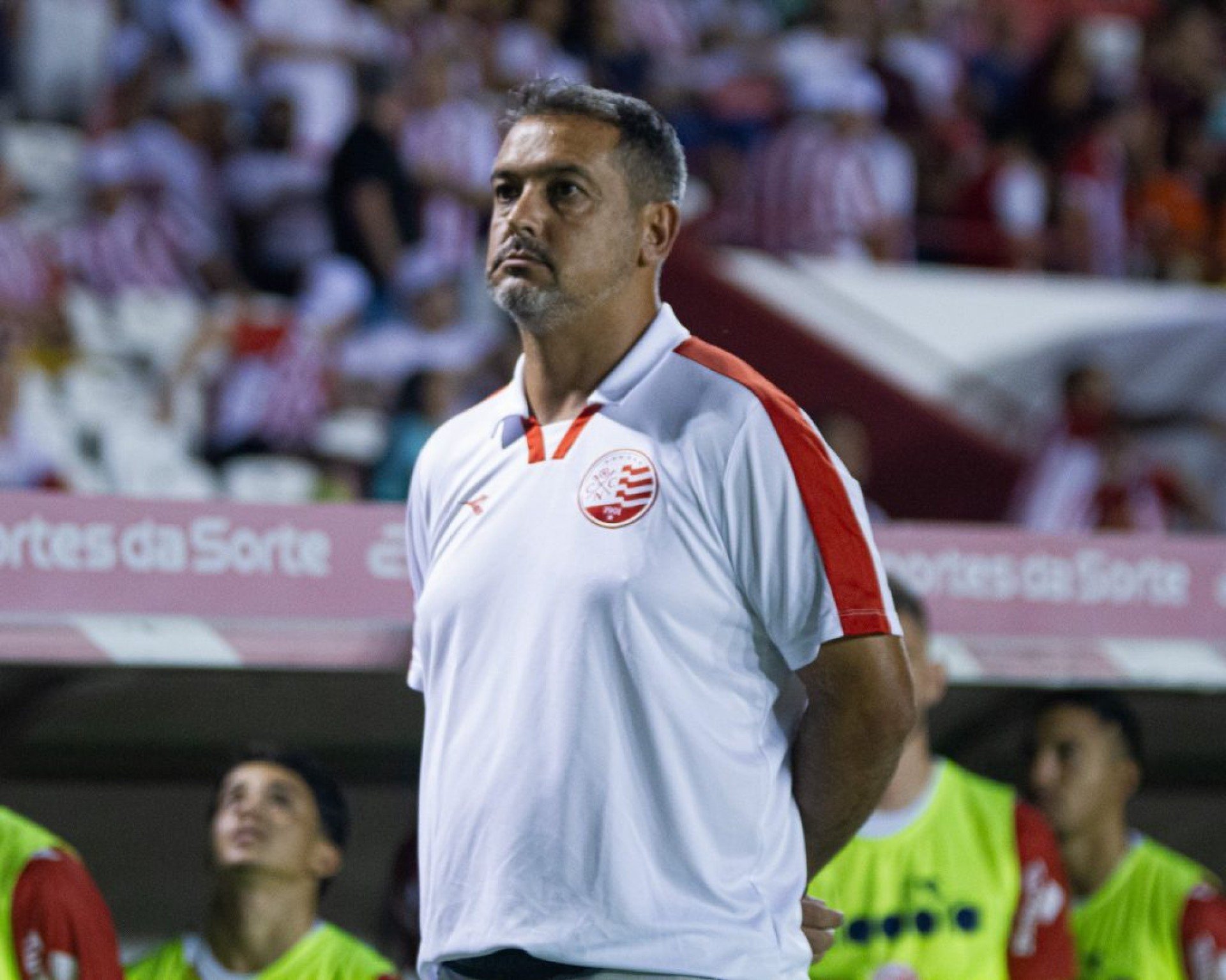 A decisão foi oficializada por meio de nota divulgada pelo clube nas redes sociais, após mais um resultado negativo na temporada