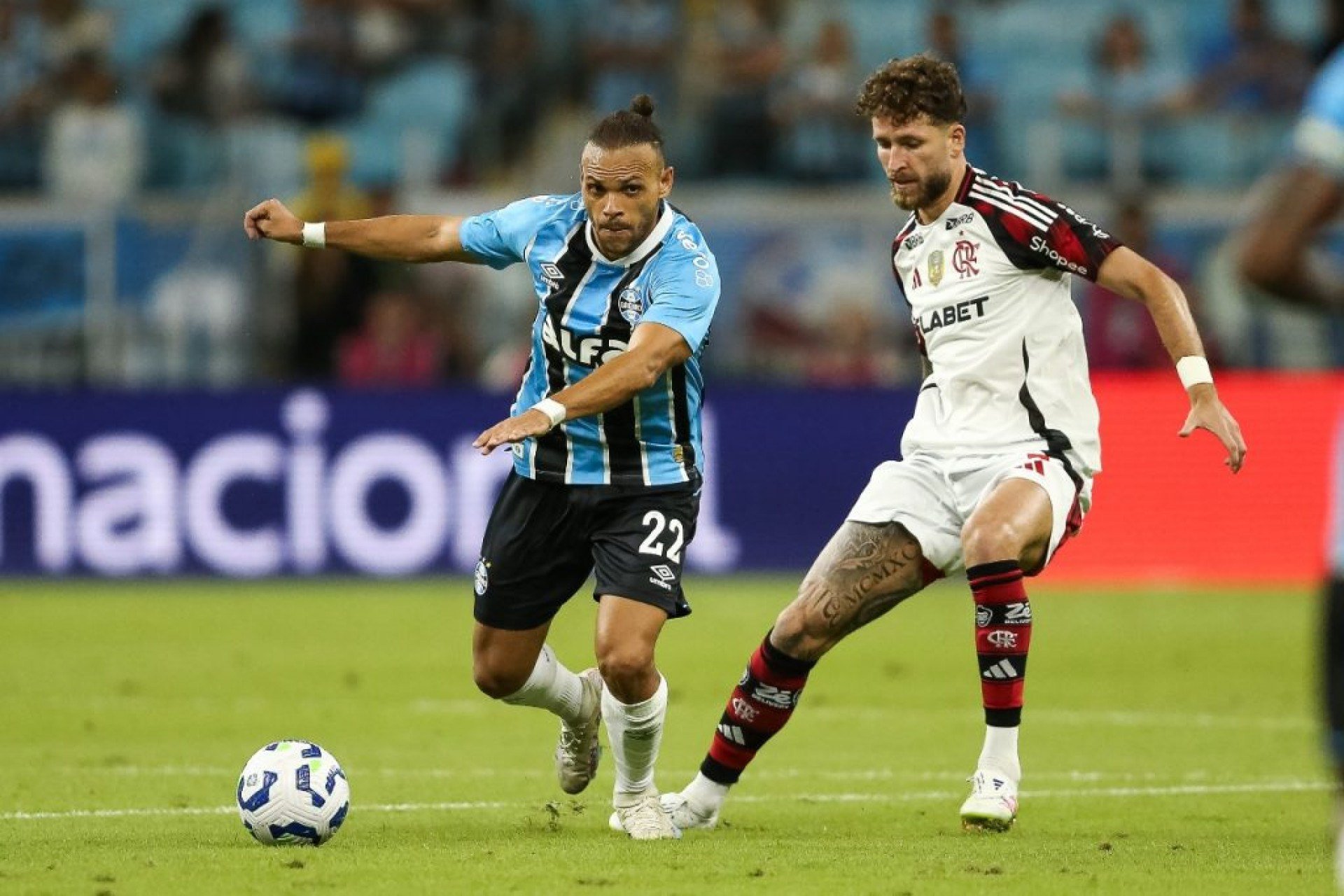 Rubro-Negro joga bem e vence por 2 a 0 dentro da Arena do Grêmio