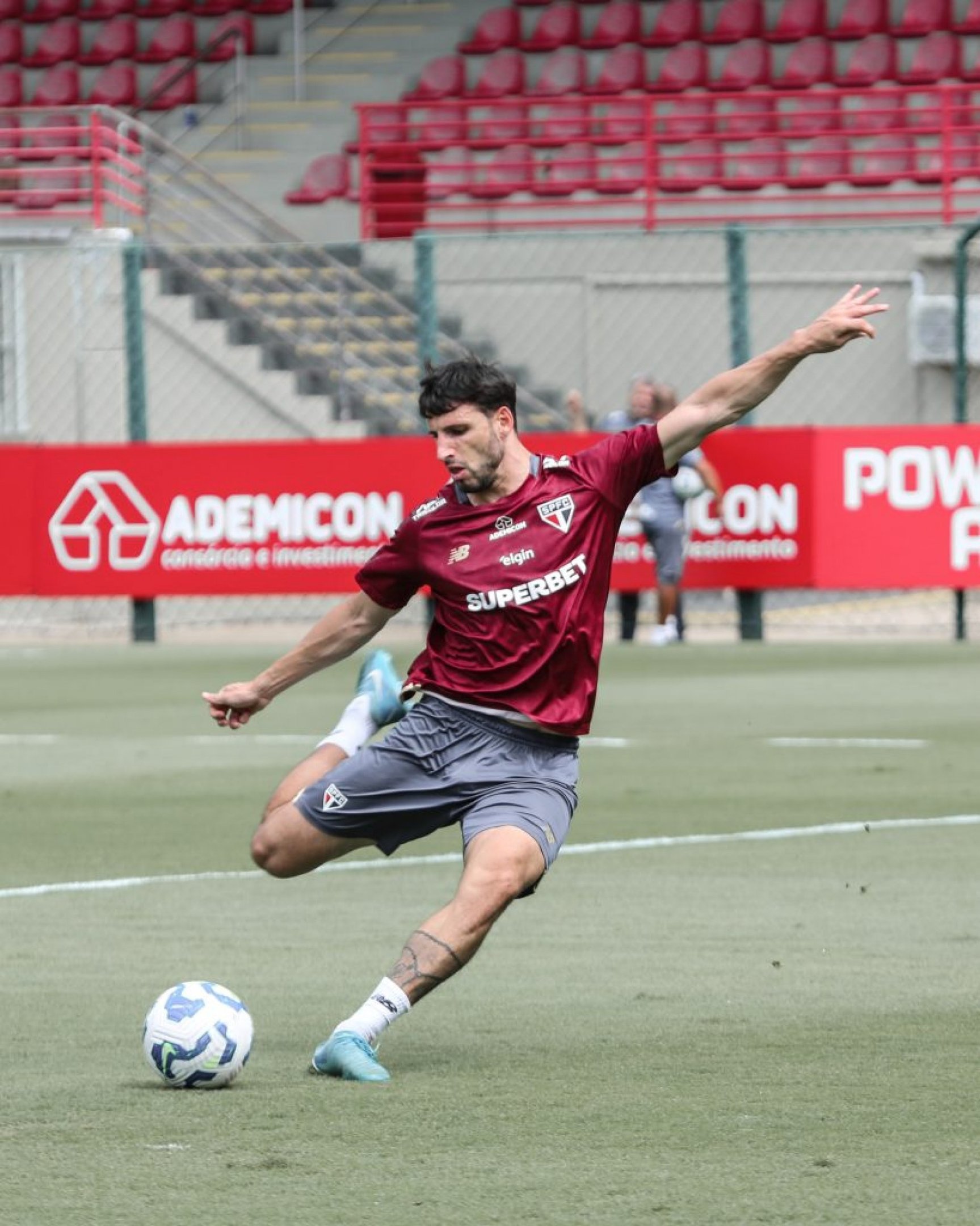 Com Calleri e Arboleda de volta, São Paulo encerra preparação para confronto com Botafogo